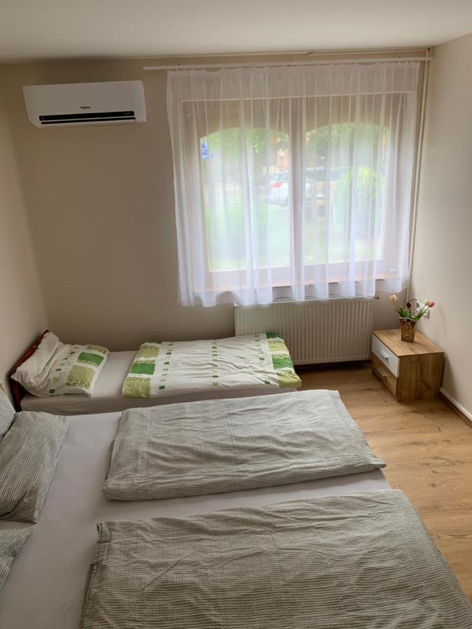 Zsuzsa Apartman Hajdúszoboszló Exterior foto