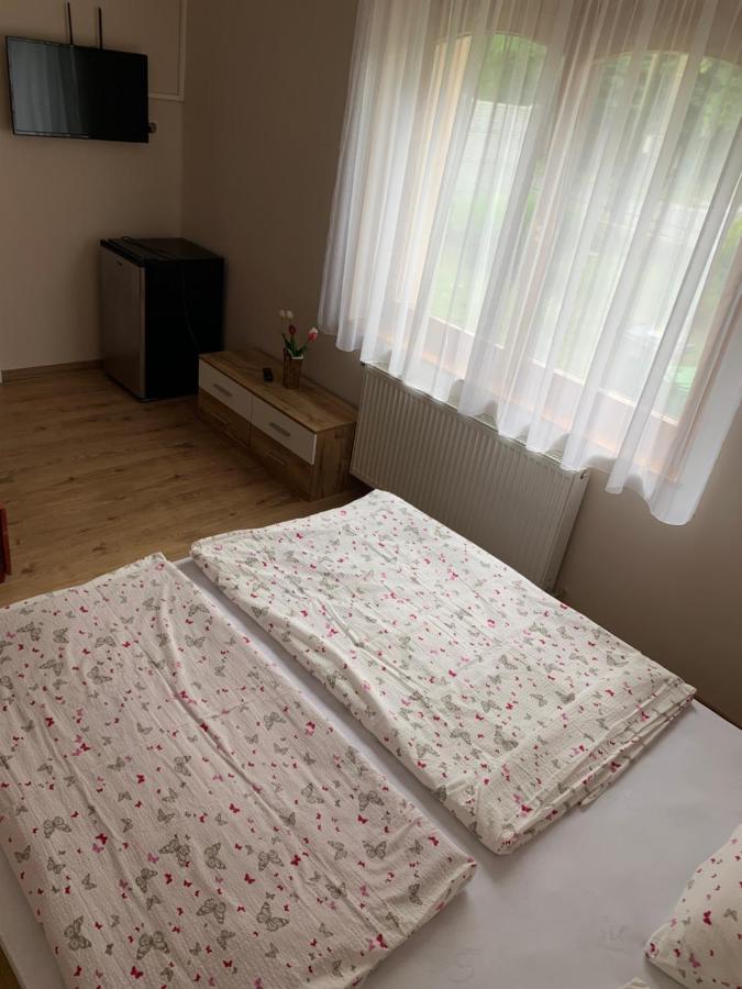 Zsuzsa Apartman Hajdúszoboszló Exterior foto