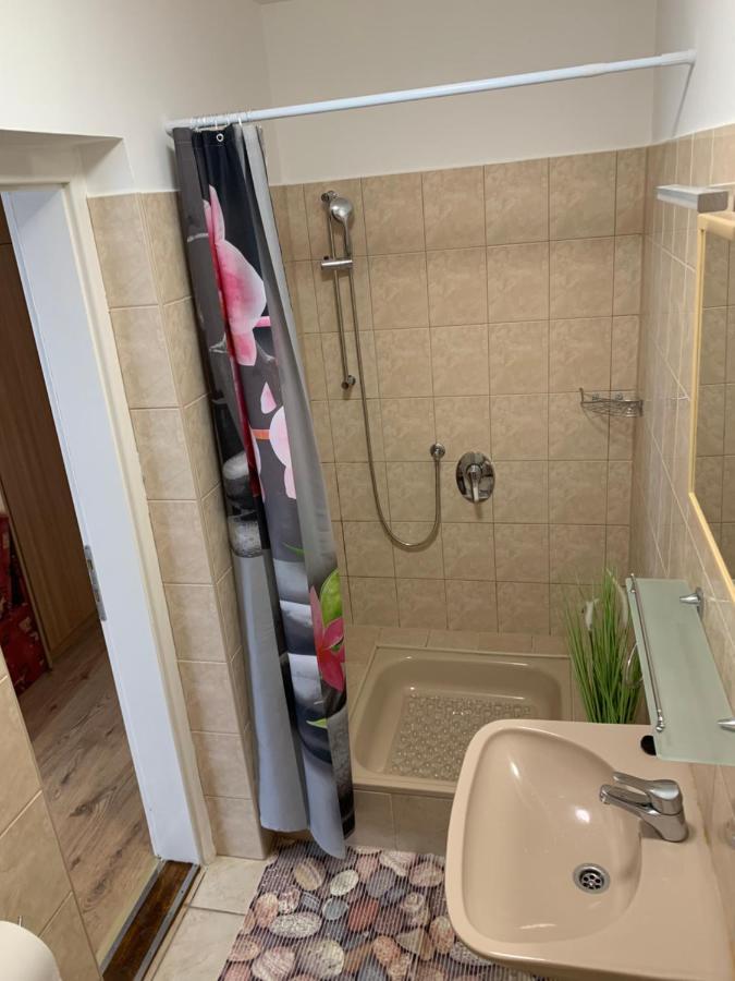 Zsuzsa Apartman Hajdúszoboszló Exterior foto