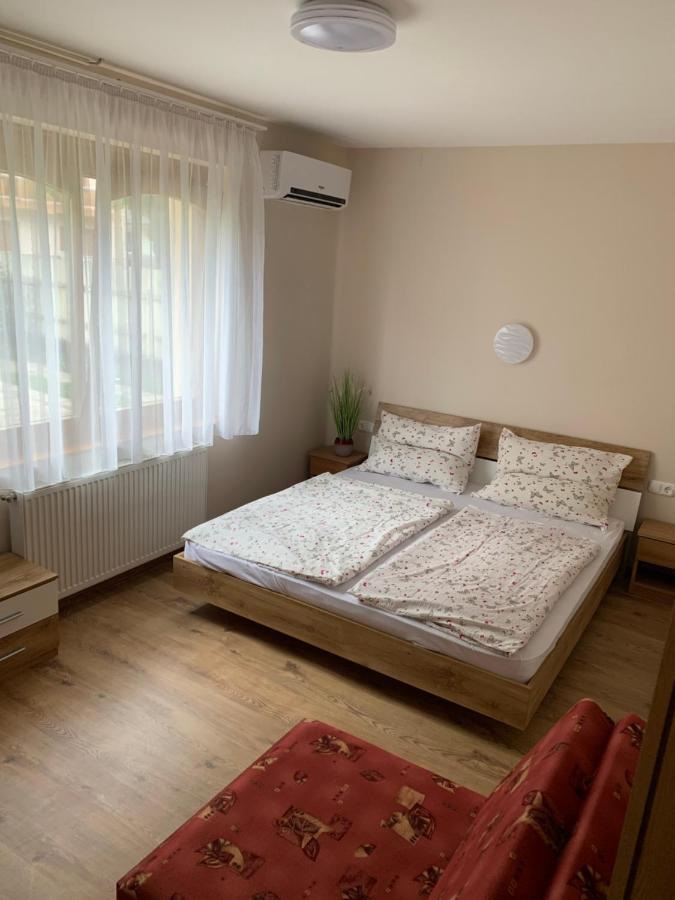 Zsuzsa Apartman Hajdúszoboszló Exterior foto