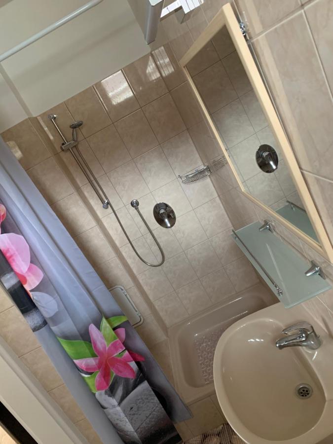 Zsuzsa Apartman Hajdúszoboszló Exterior foto