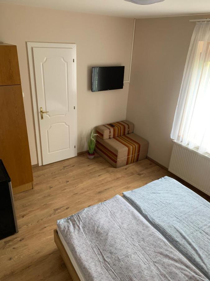 Zsuzsa Apartman Hajdúszoboszló Exterior foto