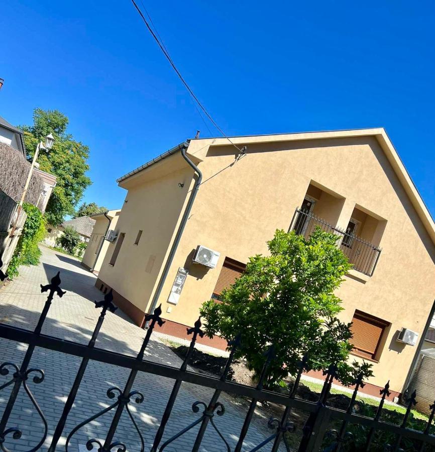 Zsuzsa Apartman Hajdúszoboszló Exterior foto