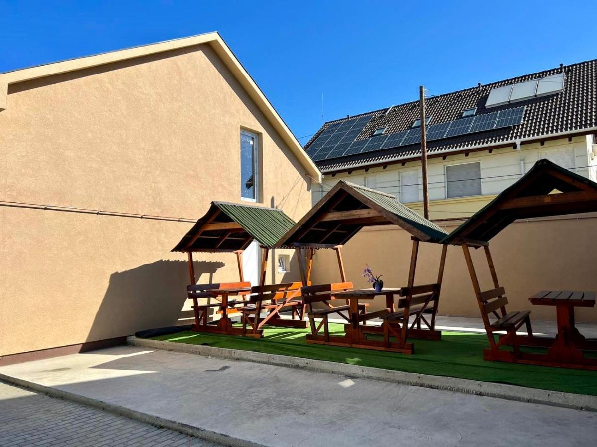 Zsuzsa Apartman Hajdúszoboszló Exterior foto